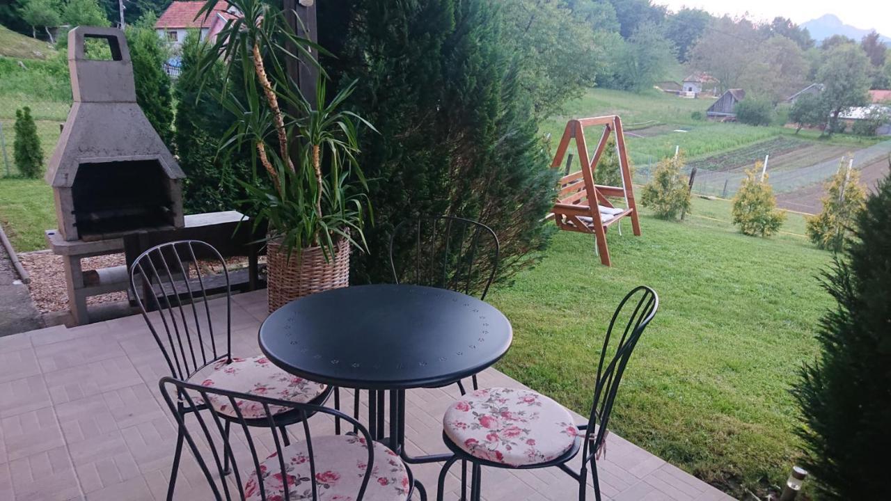 Apartment Zora - Guest House Огулин Екстериор снимка