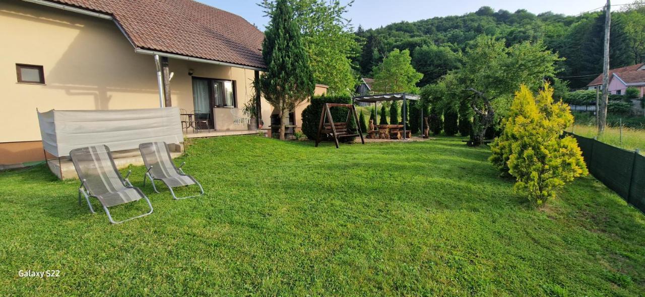 Apartment Zora - Guest House Огулин Екстериор снимка
