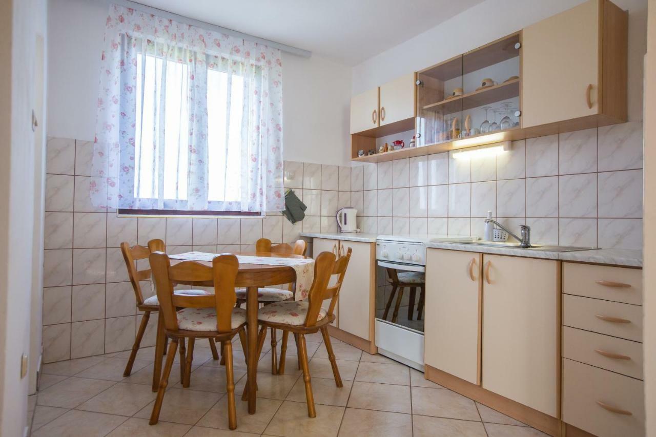 Apartment Zora - Guest House Огулин Екстериор снимка